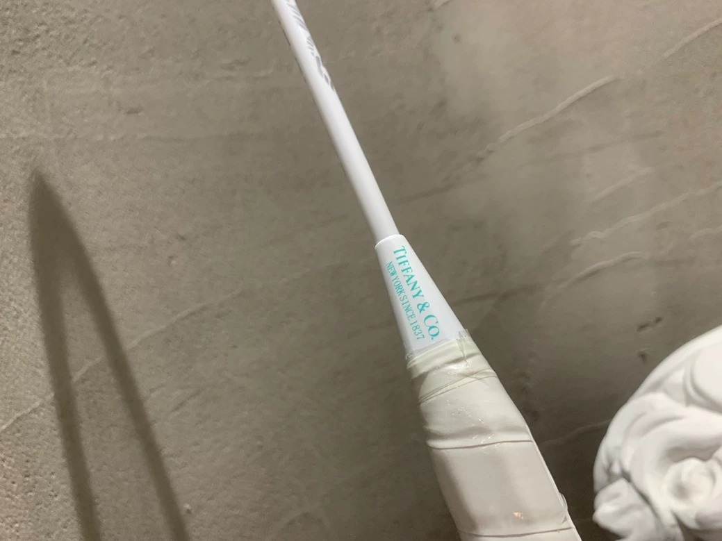 全新捡漏TF羽毛球拍超轻全碳素4U羽毛球拍 每个女孩都会心动的运动单品，质量杠杠的，超轻全碳羽毛球拍套装，羽毛球爱好者必入款，我们一起运动起来，放在家里也是一件